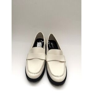 Old Navy Womens‎ Cream Leatherette Loafers Chunky Lug Sole Slip On Shoes Size 7